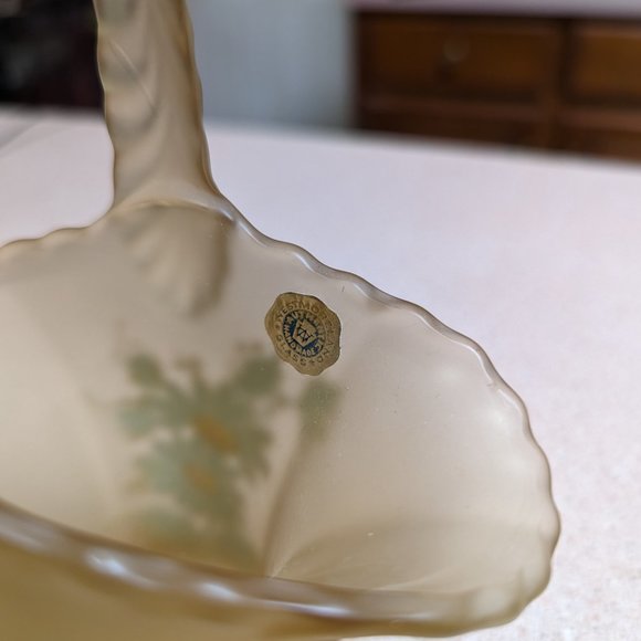 Westmoreland Frosted Yellow Satin Glass Basket with Daisies - Vintage - Picture 3 of 7